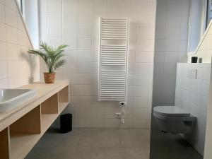 Spacious Waterfront Family Gem