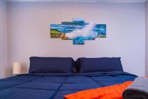 Two Homes, 5 Min to Falls, Sleeps 20, 4 Min Apart