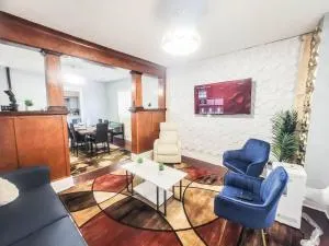 10 Mins to Airport Apt with King Beds - 西塞尼卡