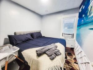 10 Mins to Airport Apt with King Beds