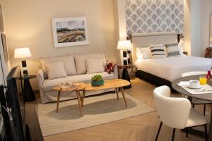 Puerta de la Ribera Suites