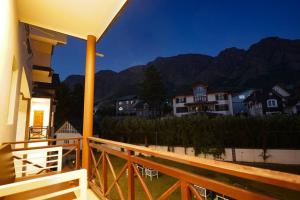 Walisons Homestay Spirea 3 - BHK with Balcony B2