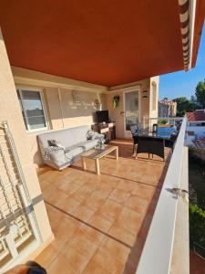 ACOGEDOR APARTAMENTO CON TERRAZA Y VISTAS AL JARDIN