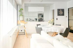 Spacious and Cosy 2-Bedroom seaside Apartment in K