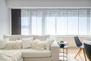 Spacious and Cosy 2-Bedroom seaside Apartment in K