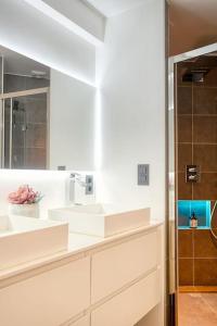 Spacious and Cosy 2-Bedroom seaside Apartment in K