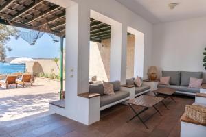 Villa El Olivo - first line with direct access to the beach