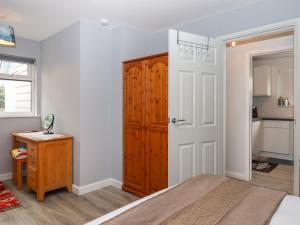 Brixham Breeze Cabin