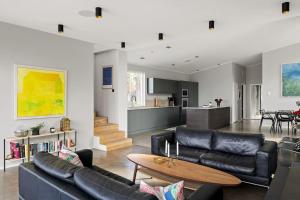 Exklusiv villa med pool & fri havsutsikt