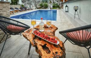 Awesome Home In Vrgorac With Wifi