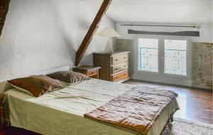 Maisons de vacances Lovely Home In Monclar-De-Quercy : Maison de Vacances 3 Chambres 