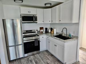 Newly Renovated 3BR2BA , Great Location