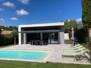 Maisons de vacances Maison elegante a Bouc-Bel-Air avec piscine privee : photos des chambres