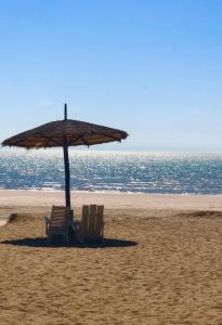 Cahaya - Beachouse 4BHK Villa with Jacuzzi & Home Theatre, 7 minute walk to the beach