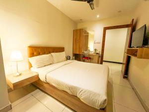 Hotel Hibiscus Tree- Bachupally