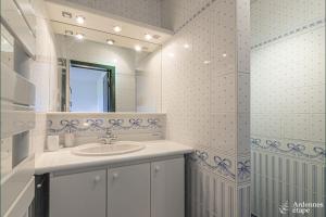 Contemporary Villa in Wellin with Private Pool