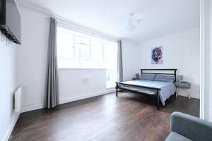 Peaceful and central Leicester Square Apartment