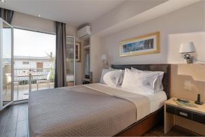 Double Room with Balcony and Sea View room in Piraeus City Hotel