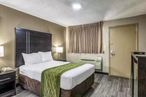 Double Room - Smoking room in Econo Lodge Opelika