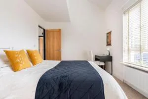 King bedroom en-suit bathroom, easy to city centre - Carrickmines