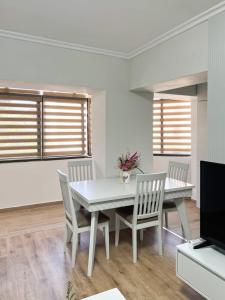 Komuna Parisit New Apartment