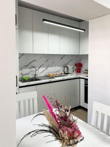 Komuna Parisit New Apartment