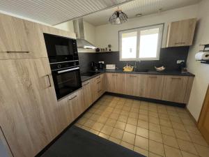 Maisons de vacances Villa calme avec jardin clos, a 800m de la plage et 600m des commerces a Bretignolles-sur-Mer - FR-1-324-198 : photos des chambres