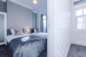 Comfy four bedroom house with parking