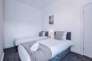 Comfy four bedroom house with parking