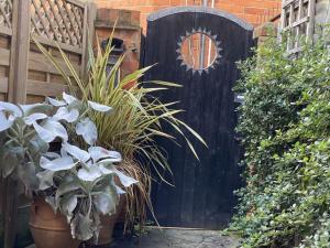 Deluxe Three Bed BnB in Henley-on-Thames near Station River & Town Centre