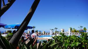 Coral La Quinta Park Suites