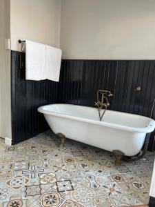 Serene Suite On The Dam