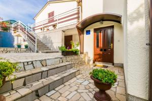 Comfortable apartment PUH with built barbecue in Pula