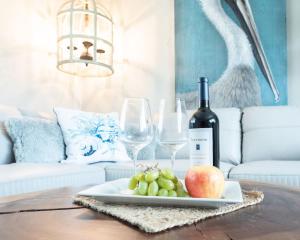 Cozy and Stylishly-Walk To The Beach - Sleeps 5