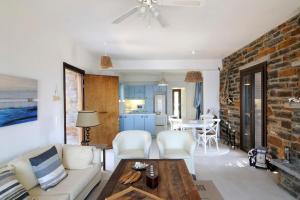 Infinity Beach House - Kea Villa Rent - Luxury seaside private apt on request