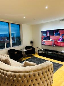 Luxury Sea View Two Bed Penthouse in Battersea