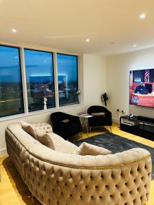 Luxury Sea View Two Bed Penthouse in Battersea
