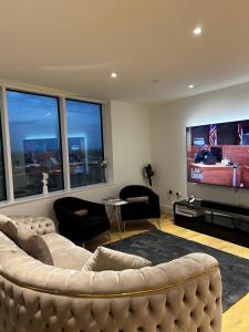 Luxury Sea View Two Bed Penthouse in Battersea