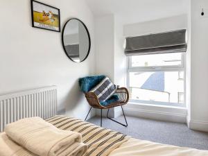 Beautifully Presented 5 BR House with Hot Tub