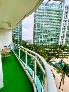 Aesthetic Beach View Unit in Azure ParaƱaque