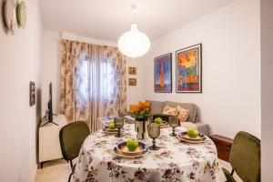 Piso con patio privado y parking Nervión Sevilla