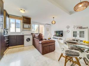 102 - Penthouse Apartment with Views and Pool!