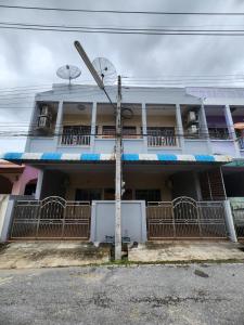 No 27 by Vince HomeStay Betong - 4 Bedroom