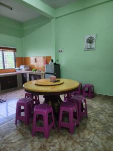No 27 by Vince HomeStay Betong - 4 Bedroom