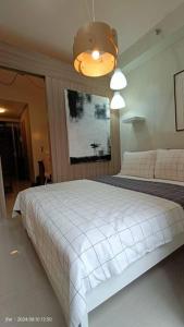 Modern Rustic 1-Bed Condo in MoA Complex