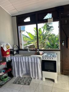 Casa Privativa em Arraial dAjuda - 1 Quarto com 2 camas, Cozinha e Banheiro - 10 Minutos do Centro