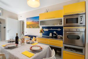 Residenza Jasmine Yellow Apartment