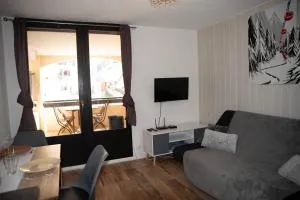 Poutran 2, studio 4 personnes au pied des pistes avec grande terrasse - Oz