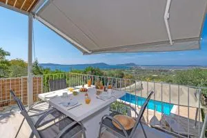 Elitsa by Vintage Travel - Píla