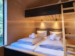 Werder Chalet -- GROßES SONNENDECK -- Strand 150m I Sauna I eKamin I bis 8 Pers I Meerblick I by "Meyers am Meer"